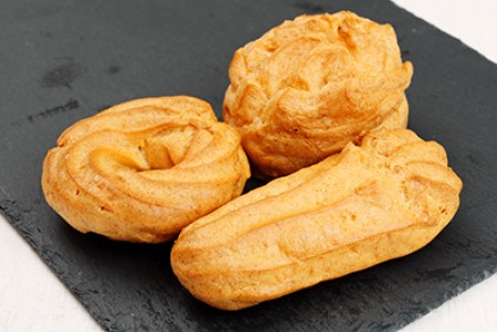 Ungefüllte Windbeutel,Liebesknochen und Ringe